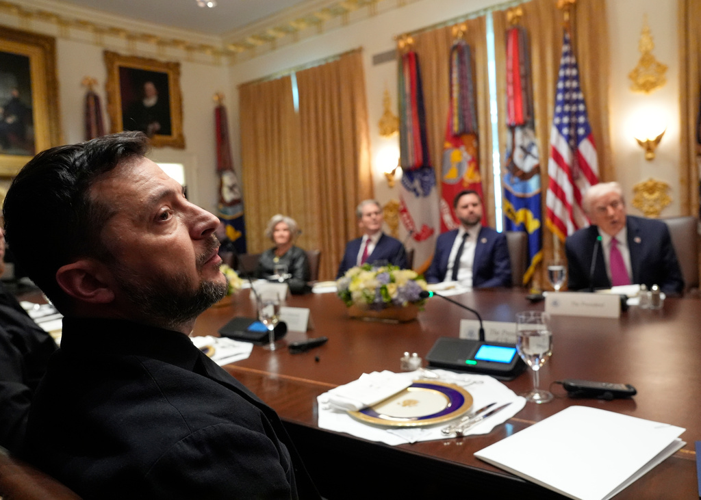 Donald Trump speaks before a lunch with Ukraine's President Volodymyr Zelenskyy,   White House. Source: AP